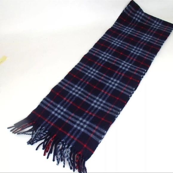 Burberrys Lambswool Scarf - Picture 2 of 6